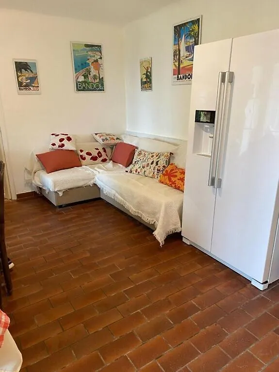 Appart 2 Ch Et 1 Traversante Avec Terrasse Et Jardin Proche Plage Bandol France