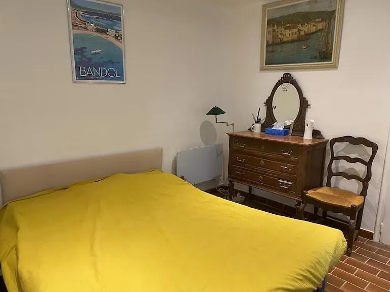 Appart 2 Ch Et 1 Traversante Avec Terrasse Et Jardin Proche Plage Bandol France