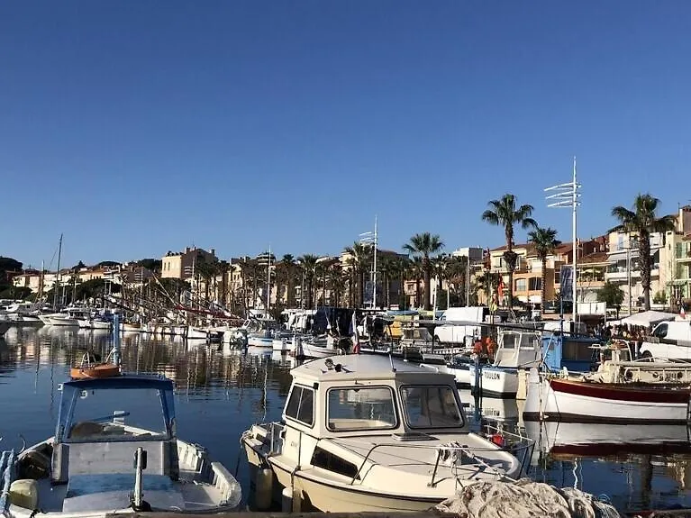 Appart 2 Ch Et 1 Traversante Avec Terrasse Et Jardin Proche Plage Bandol Apartment